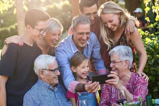 How Can Socialization Slow the Progression of Dementia in Des Moines, IA
